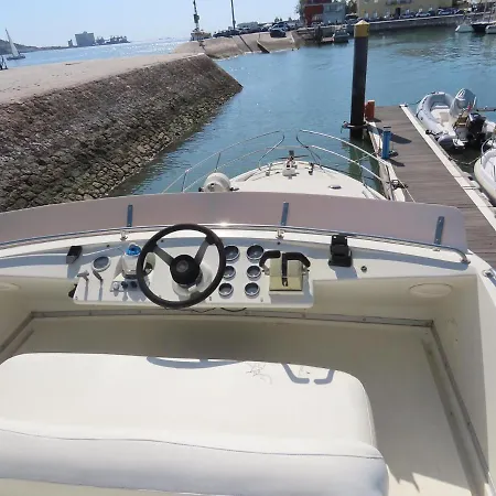 Botel Barco Lusitano *